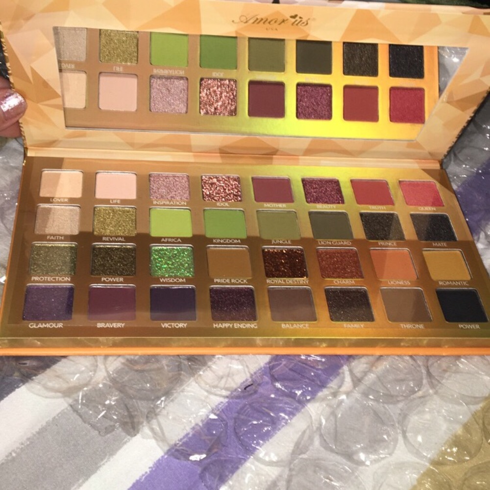 Nala Eye shadow palette by Amorus